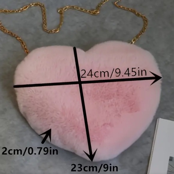 Chic Pink Heart-Shaped Crossbody Bag - Picture 3 of 3